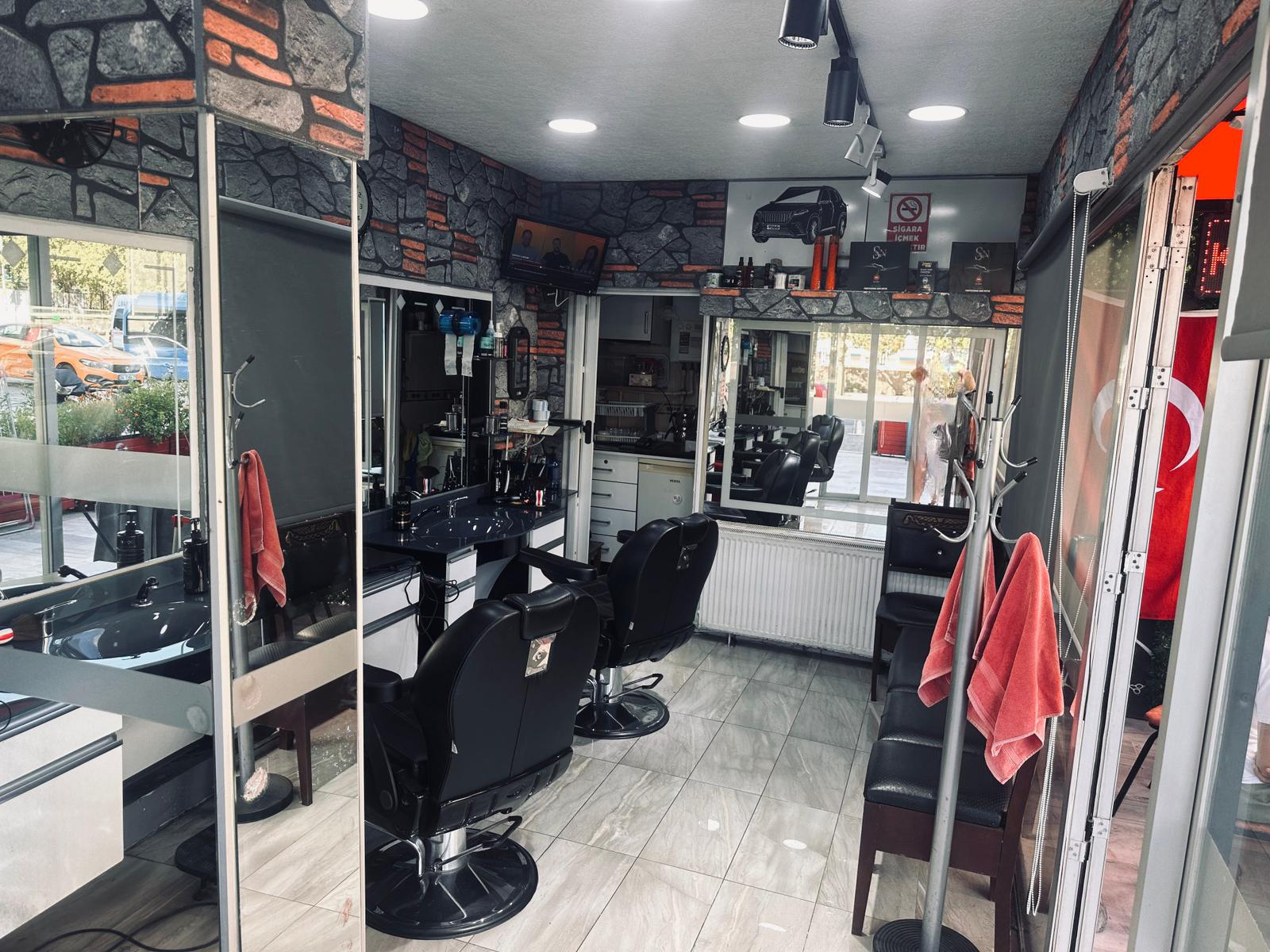Efe Kuaför Kurtköy salonunun içi